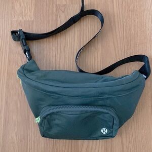 ❤️ Lululemon The Rest is Written Green Logo Belt Bag NWOT